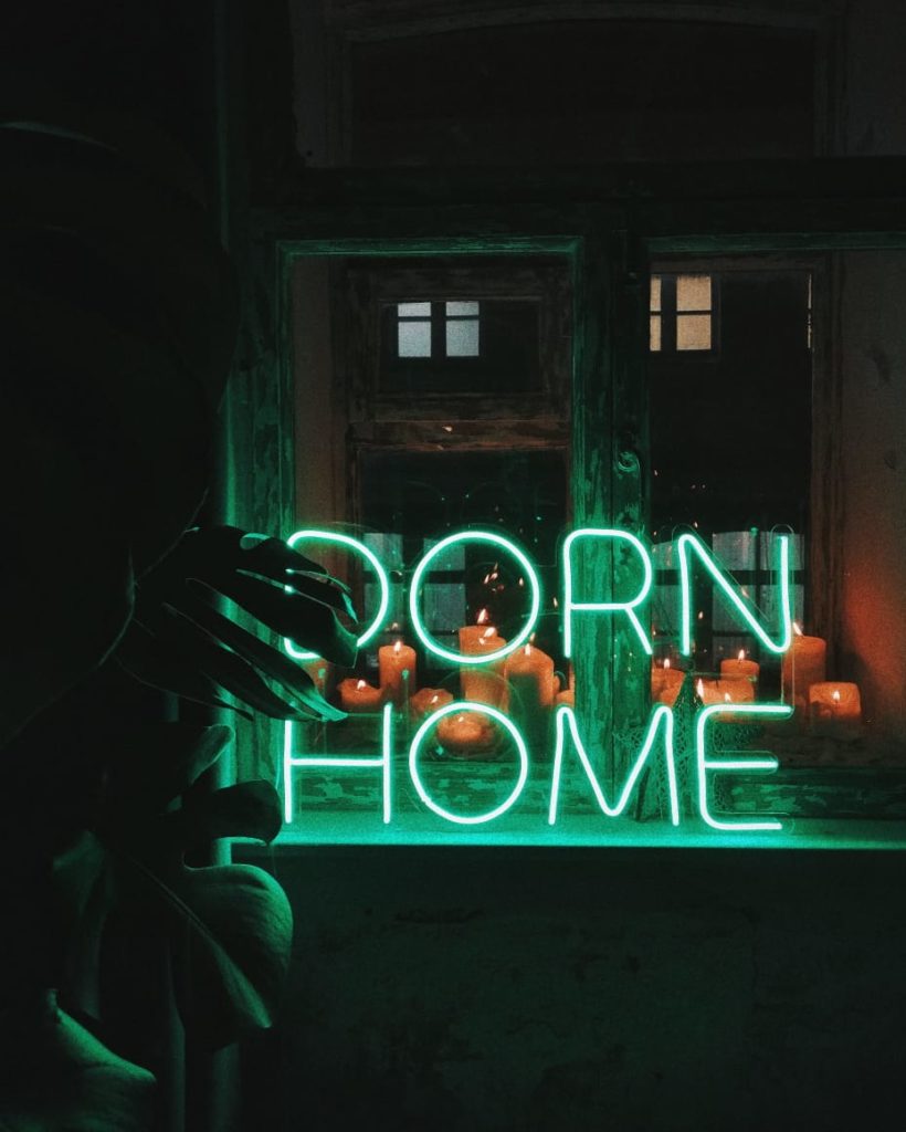 Неоновая вывеска для дома